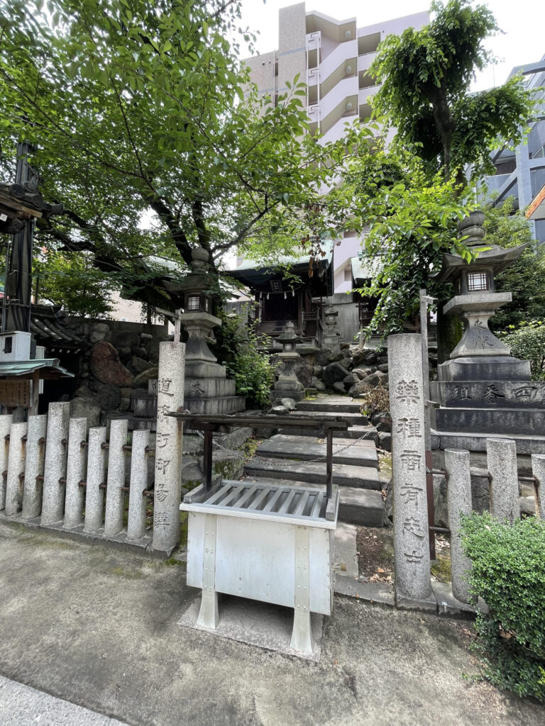 老松神社紅梅殿と白太夫社